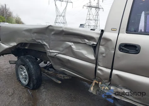 2002 Chevrolet Silverado 2500Hd from USA, damaged, VIN 1GCHK24UX2E117905